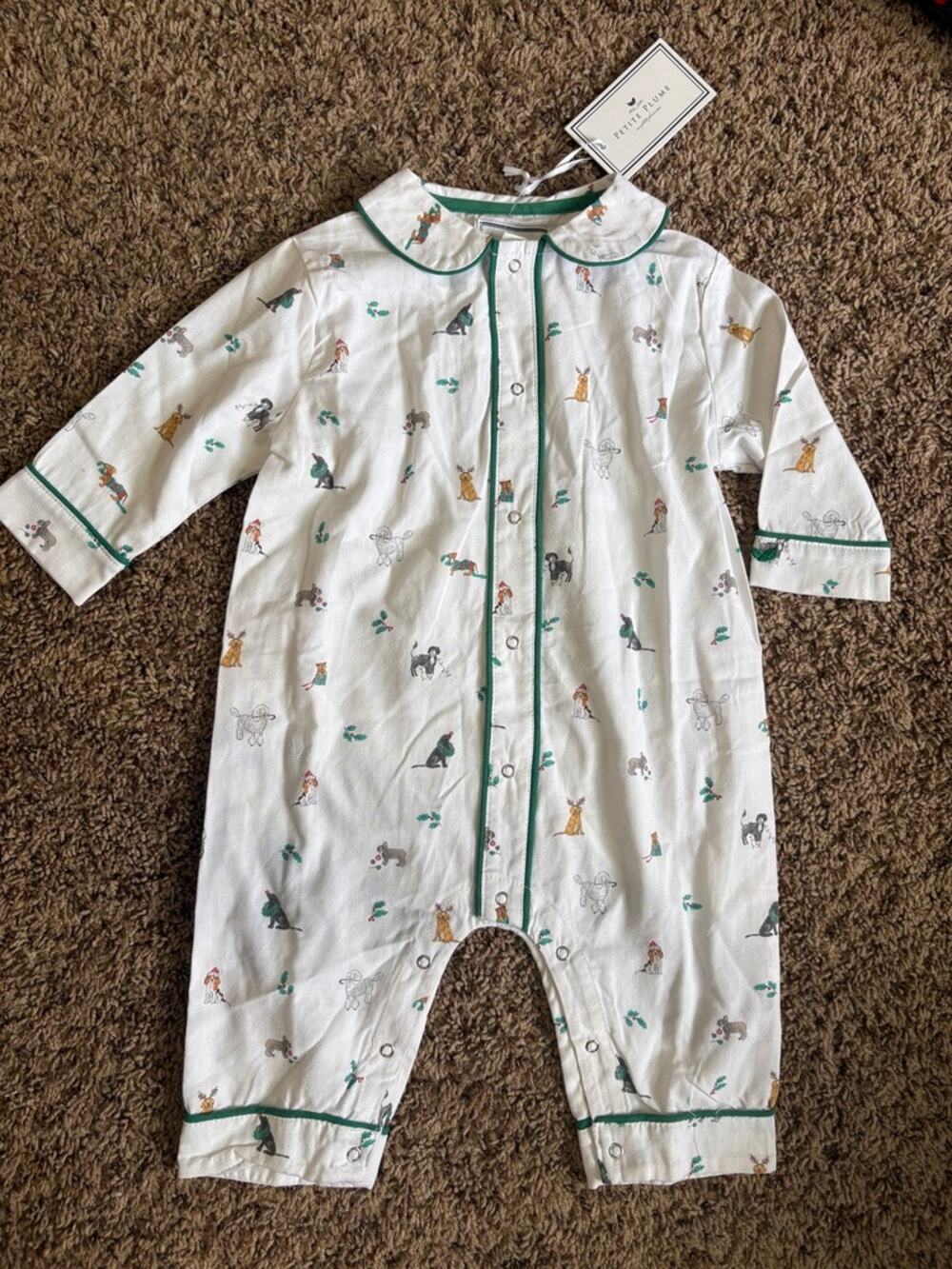 Petite Plume NWT Jingle Paws Cambridge Romper Dog Holiday Pajama Size 6/12M - Picture 1 of 8